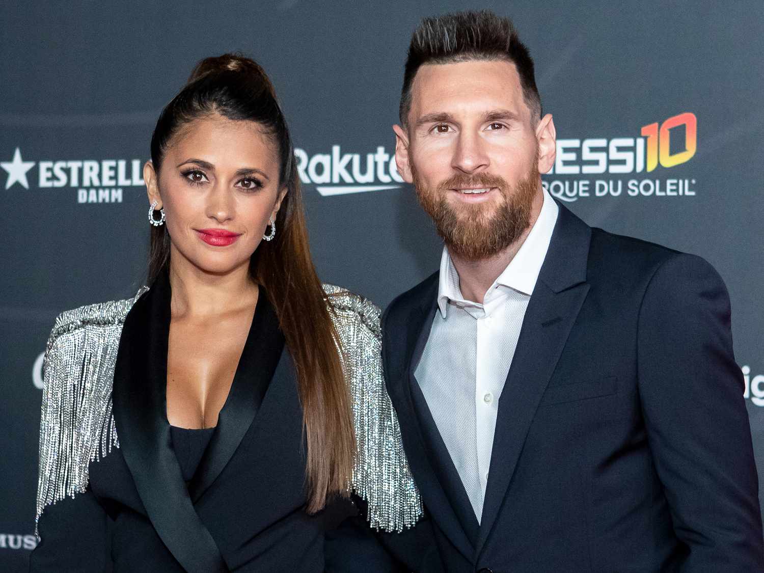 Messi và vợ có chuyện tình đáng ngưỡng mộ