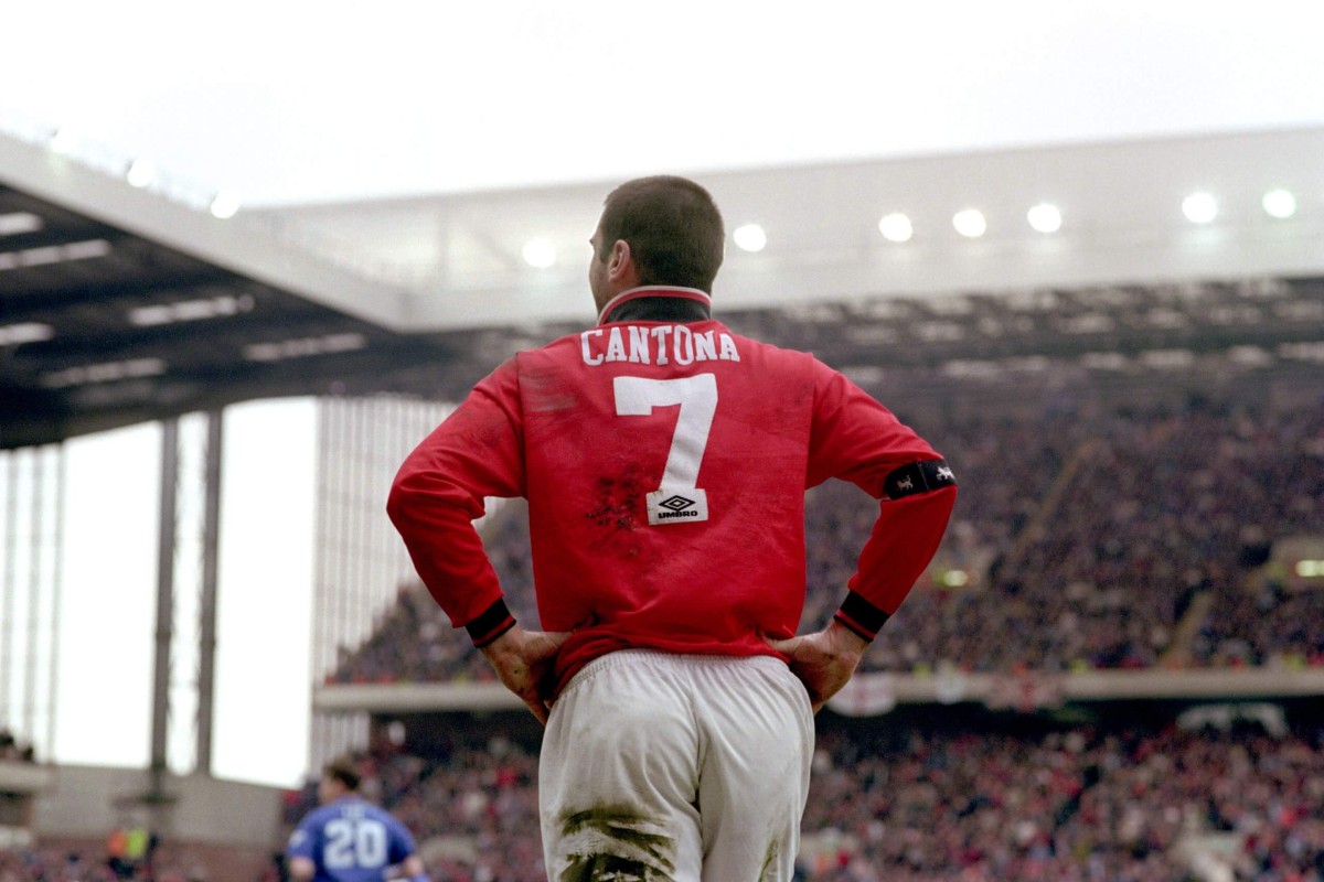 Éric Cantona trong màu áo Manchester United, "Vua Éric" với cá tính mạnh mẽ