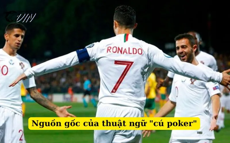 Thảo luận về nguồn gốc tên gọi cú poker trong bóng đá - từ trò chơi bài đến truyền thông.